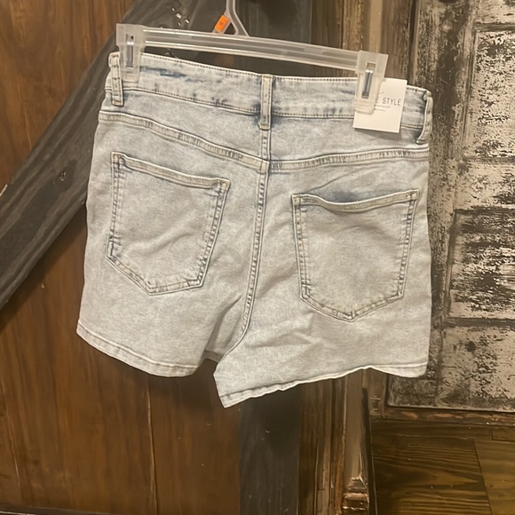 Denim shorts - Picture 2 of 2